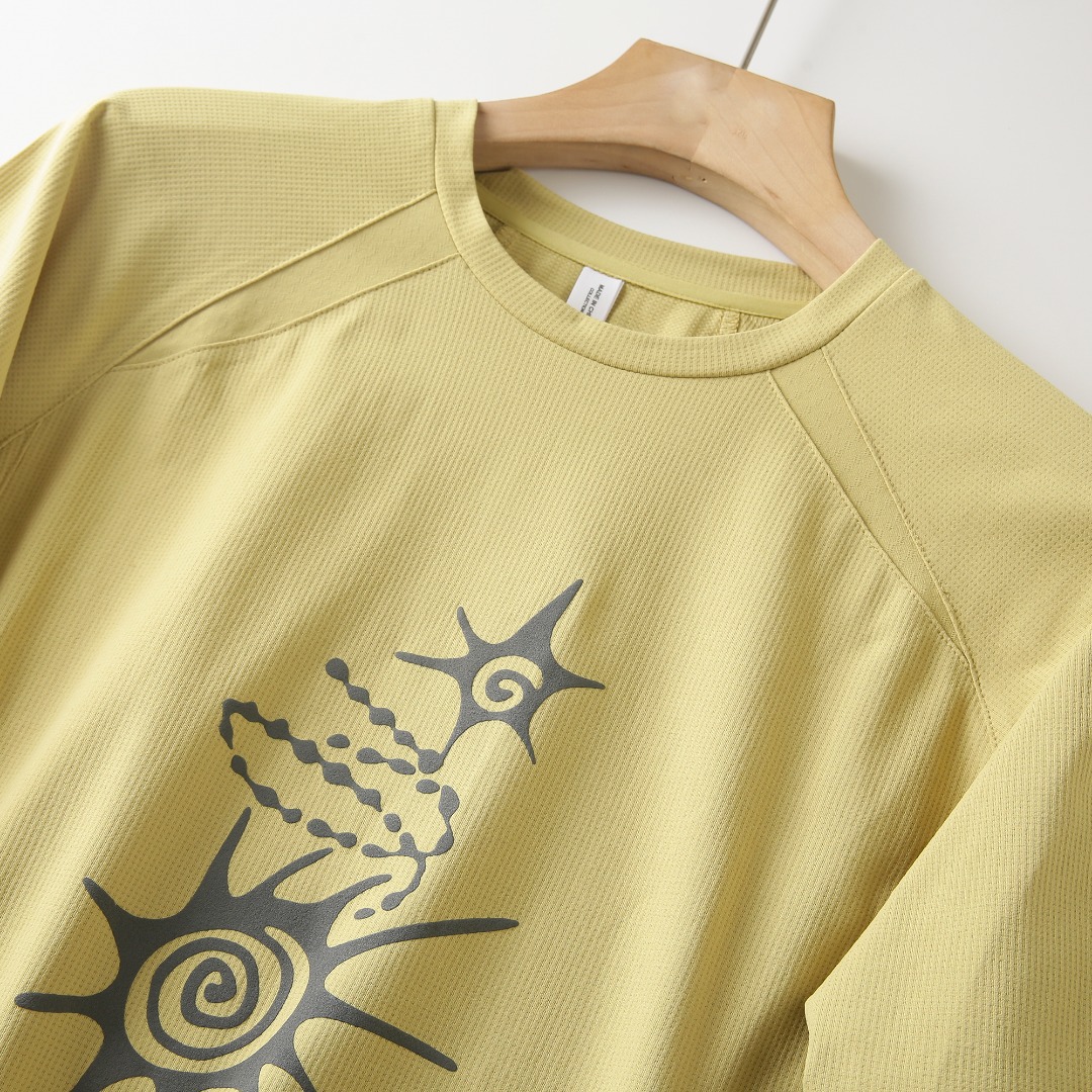 ユニセックス ハイストレッチ 通気性のある長袖 T シャツ  - Summer Clothing Trend のレビューと価格