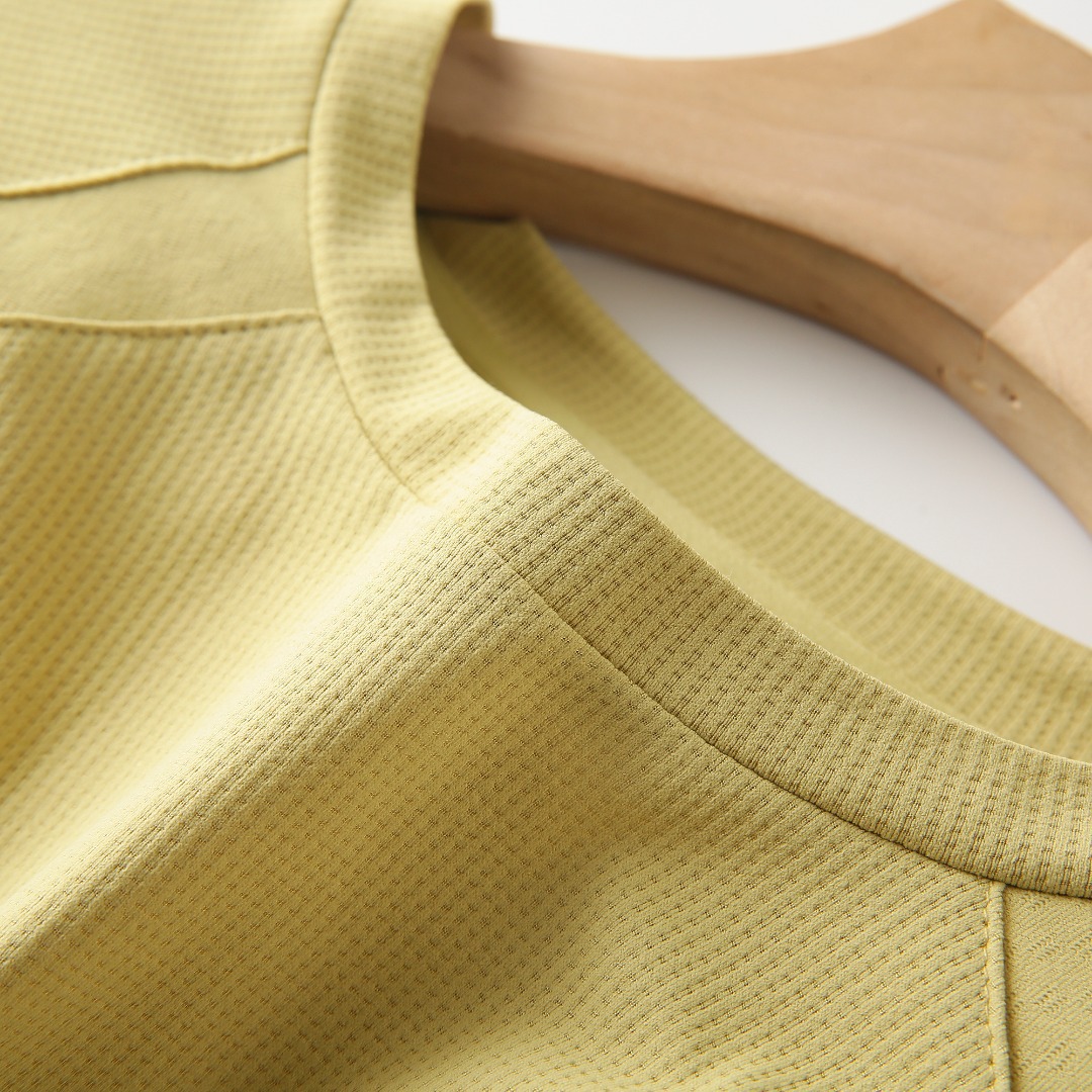 ユニセックス ハイストレッチ 通気性のある長袖 T シャツ  - Summer Clothing Trend のレビューと価格